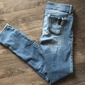 ⭐️SALE⭐️Black Orchid super Skinny distressed studded pockets